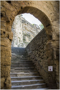 Aufgang zum Restaurant In Orange