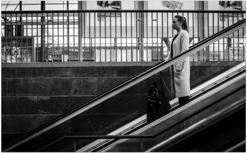 Abwärts Menschen unterwegs