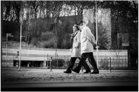 Im Gleichschritt durchs Leben Menschen unterwegs