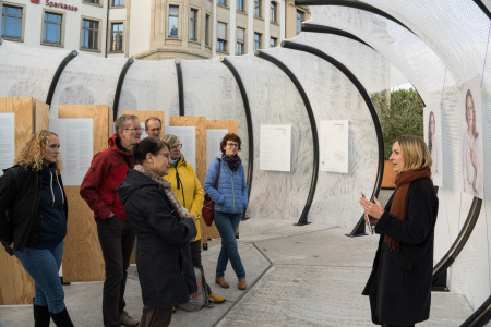 Führung durch die Fotoausstellung "Der Weiße Faden" mit der Fotografin Elena Kaufmann